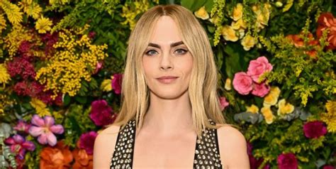 cara delevingne naked|Cara Delevingne just posed totally naked...apart from this it bag